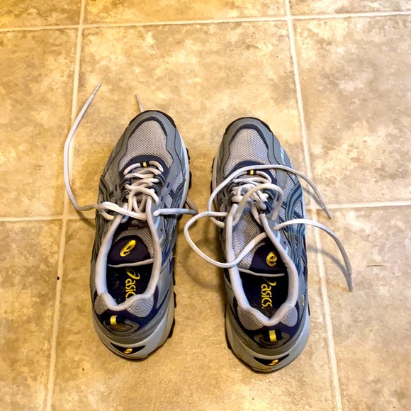 ASICS - Picture 2 of 4